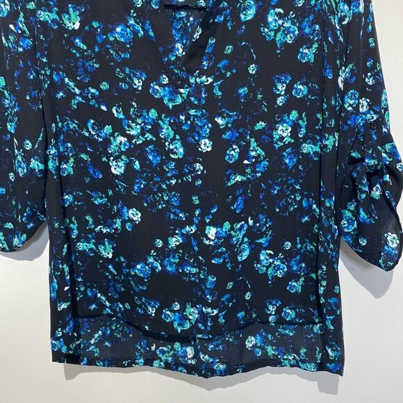 Decree Women's Navy Blue Floral V-Neck 3/4 Tab Sleeve Blouse Top Size Small - Picture 2 of 8